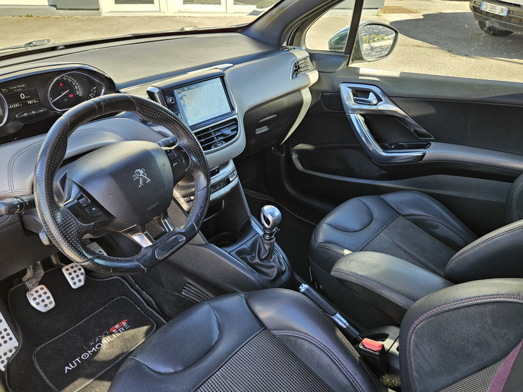 Peugeot 208 — 11