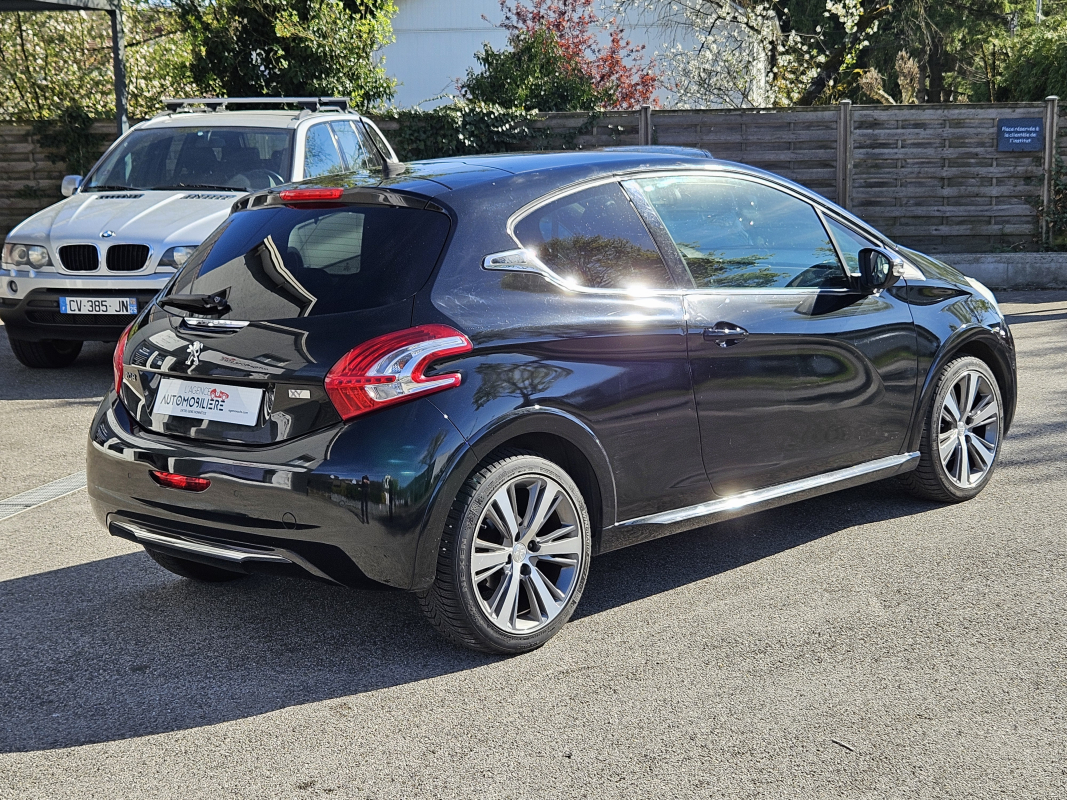 Peugeot 208 — 8
