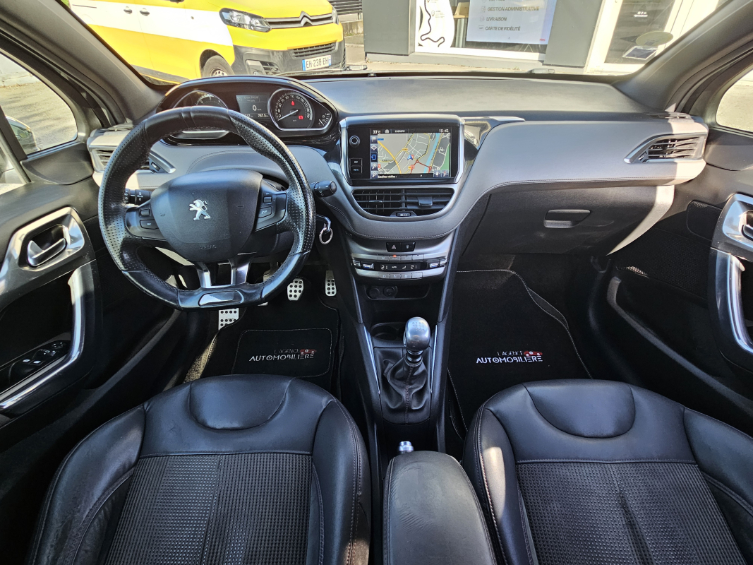 Peugeot 208 — 12