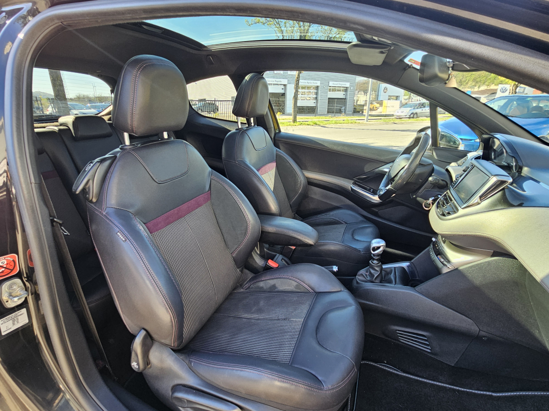 Peugeot 208 — 14