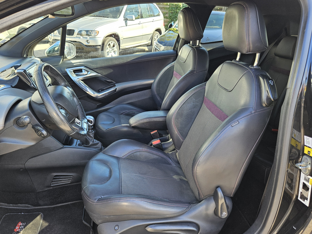 Peugeot 208 — 10