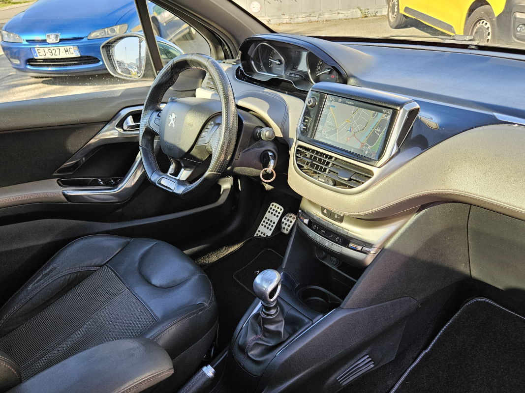 Peugeot 208 — 13