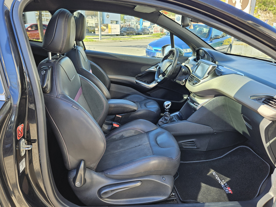 Peugeot 208 — 15