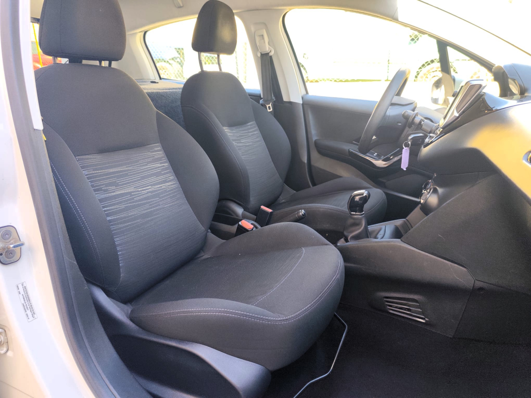 Peugeot 208 Affaire — 12