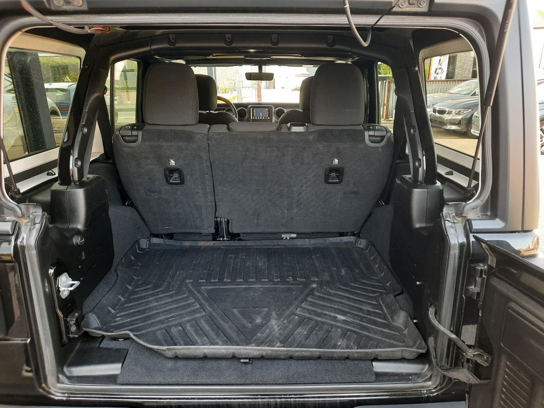 Jeep Wrangler Unlimited — 16