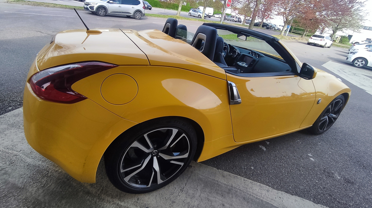 Nissan 370 Z — 22