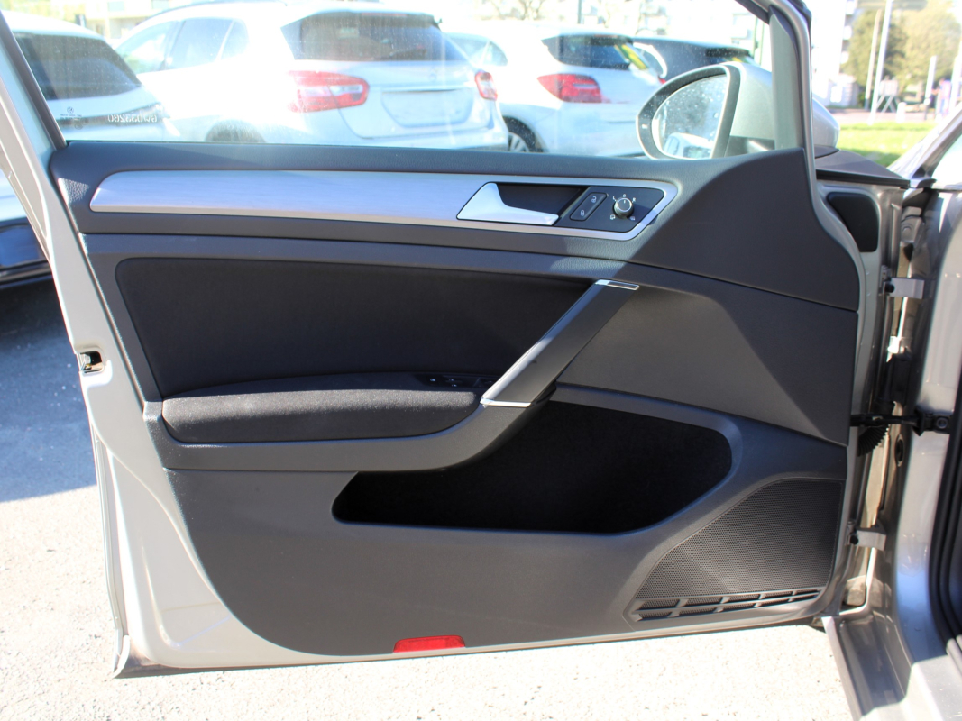 Volkswagen Golf — 9