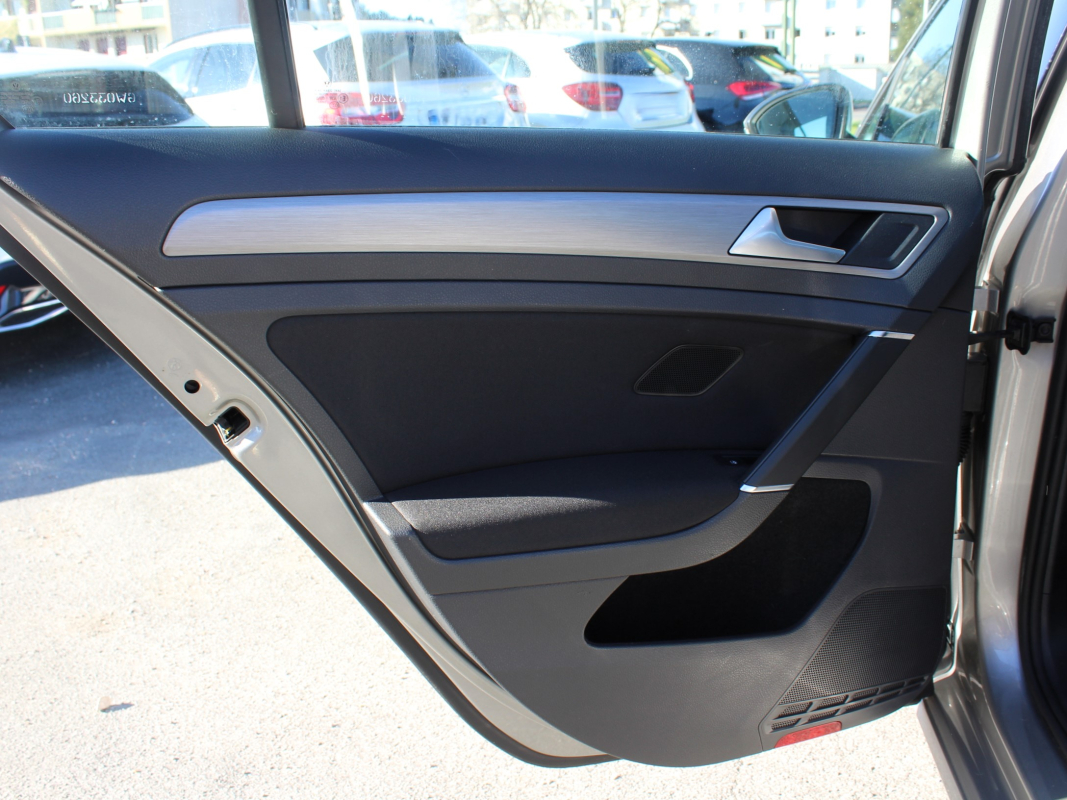 Volkswagen Golf — 26