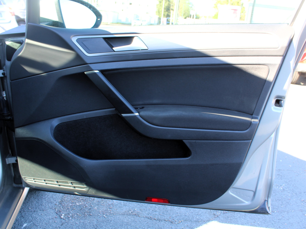 Volkswagen Golf — 32