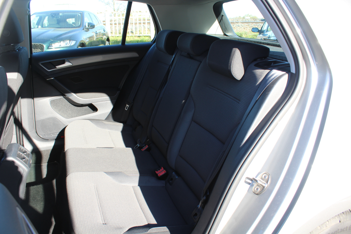 Volkswagen Golf — 28