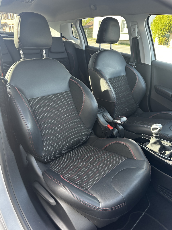 Peugeot 2008 — 17