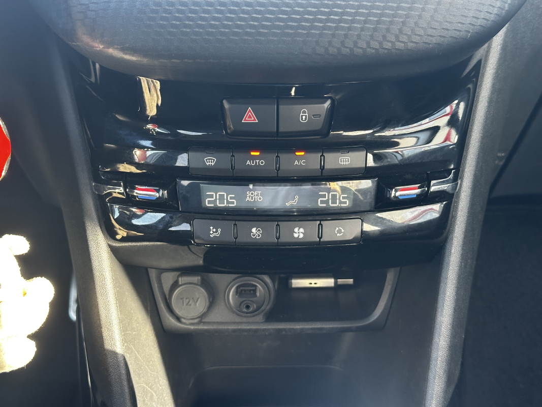 Peugeot 2008 — 27