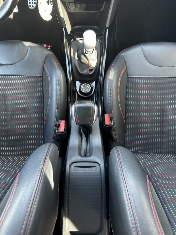 Peugeot 2008 — 28