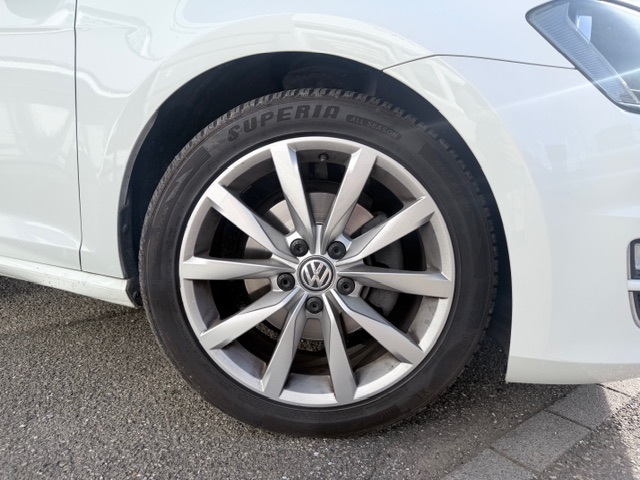 Volkswagen Golf — 19