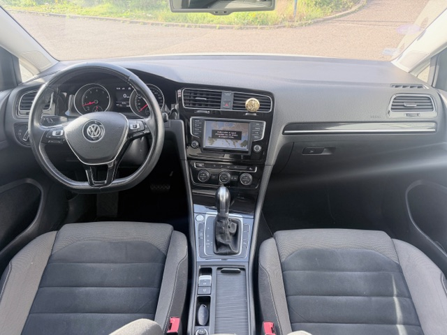 Volkswagen Golf — 3