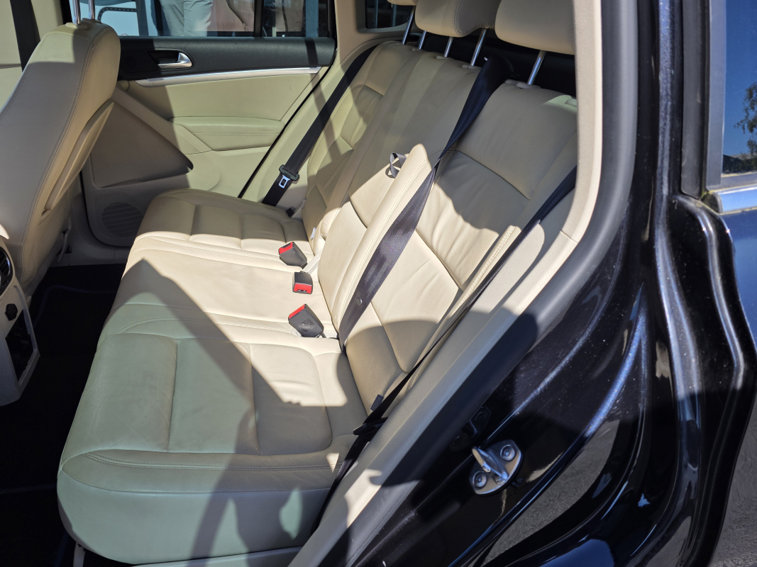 Volkswagen Tiguan — 11
