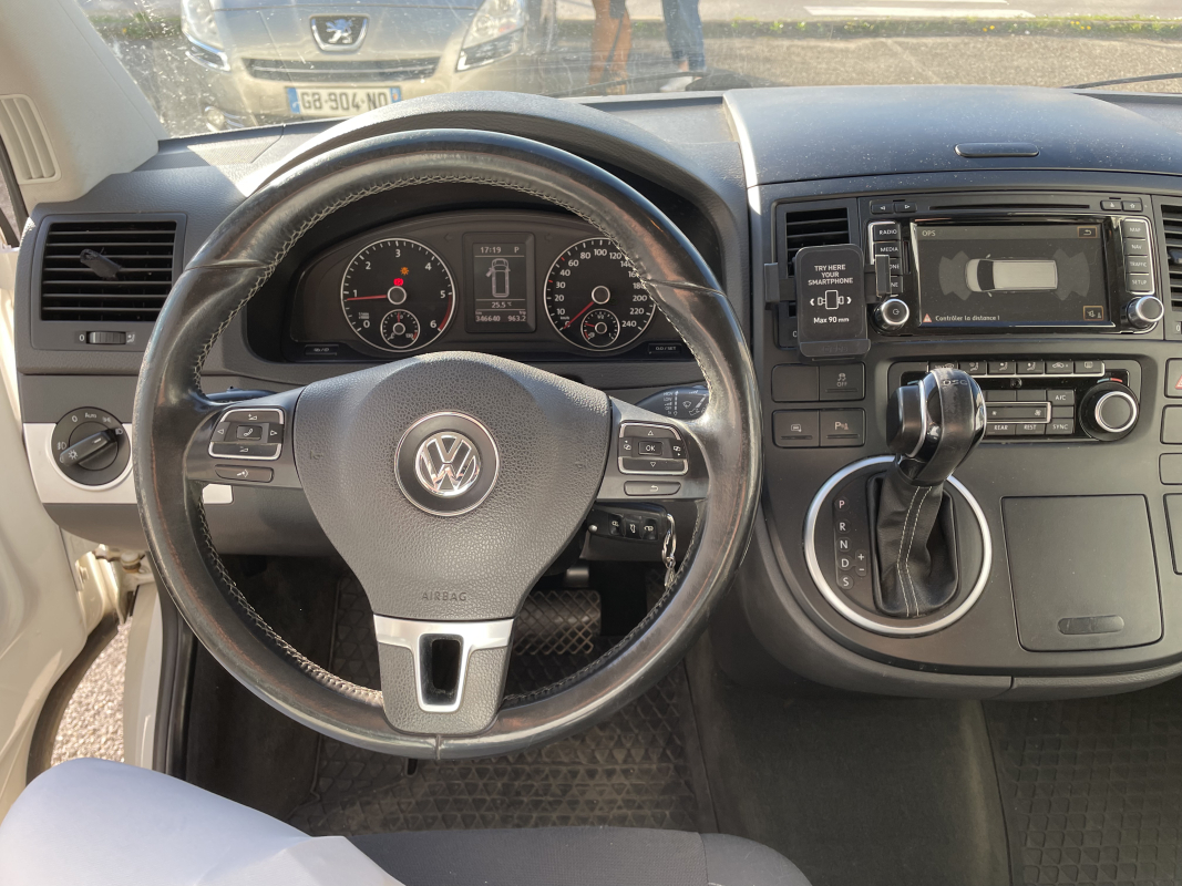 Volkswagen Multivan — 15