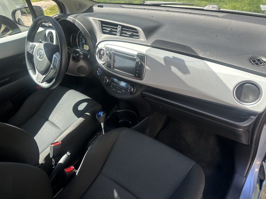 Toyota Yaris — 8