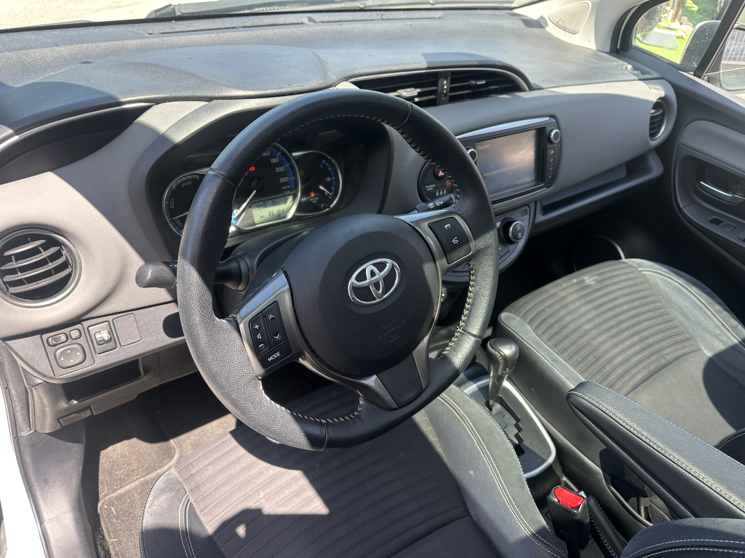 Toyota Yaris — 9