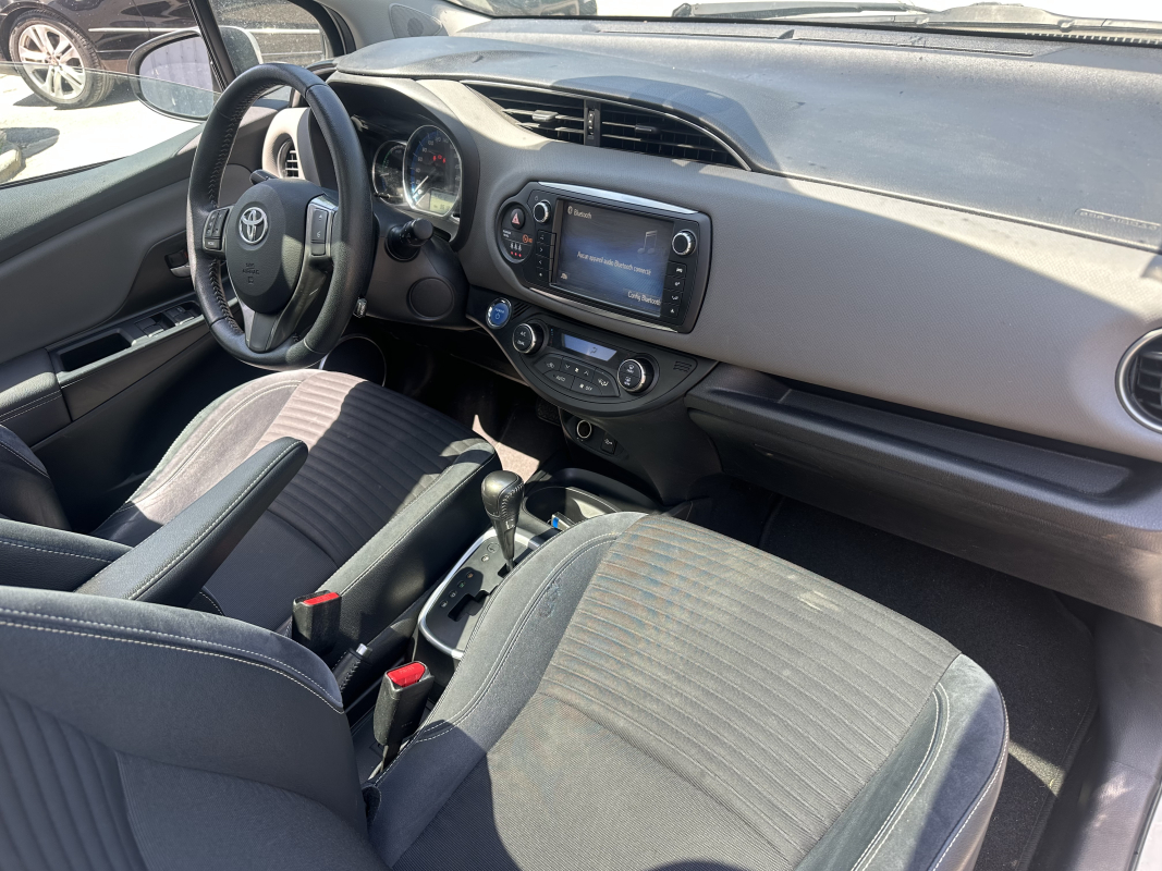 Toyota Yaris — 6