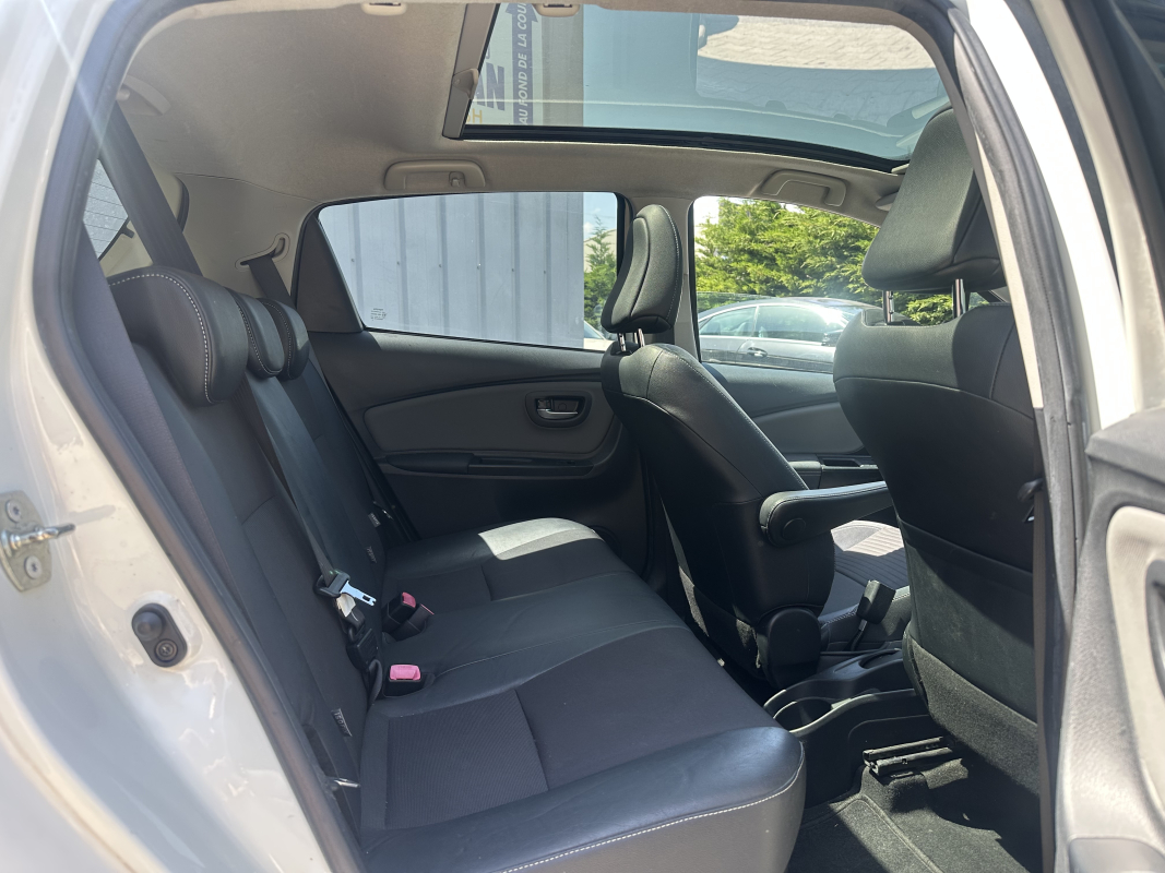 Toyota Yaris — 11