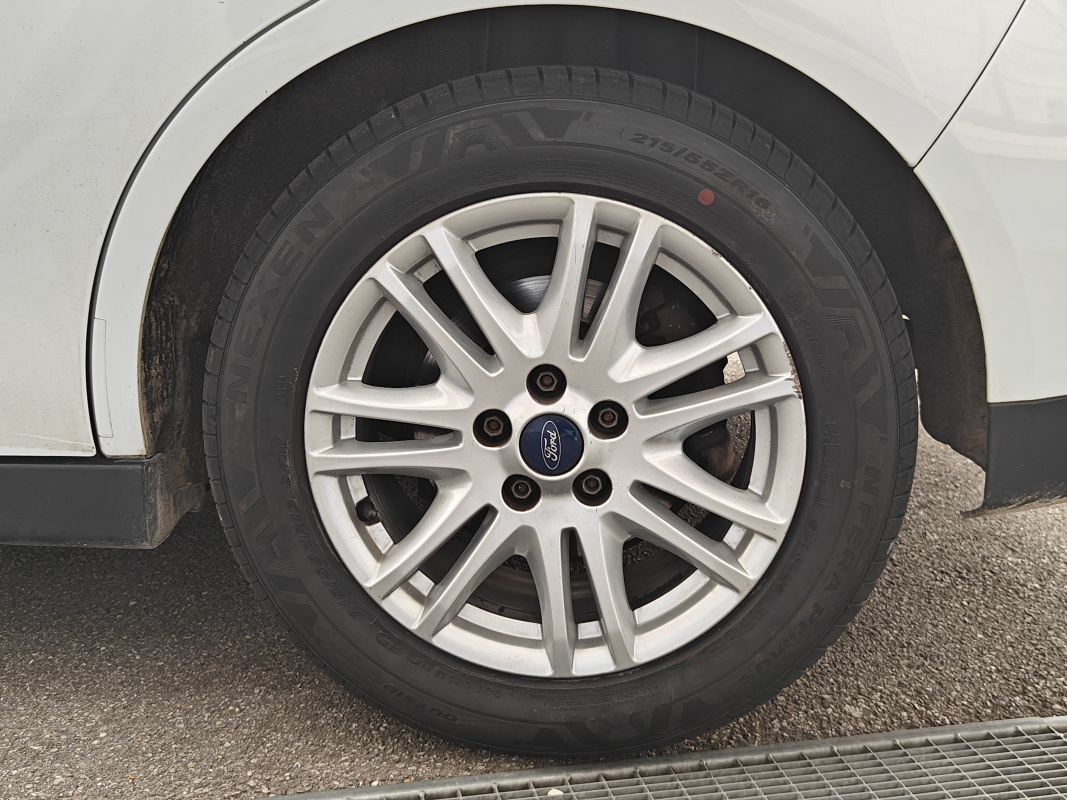 Ford C-Max — 9