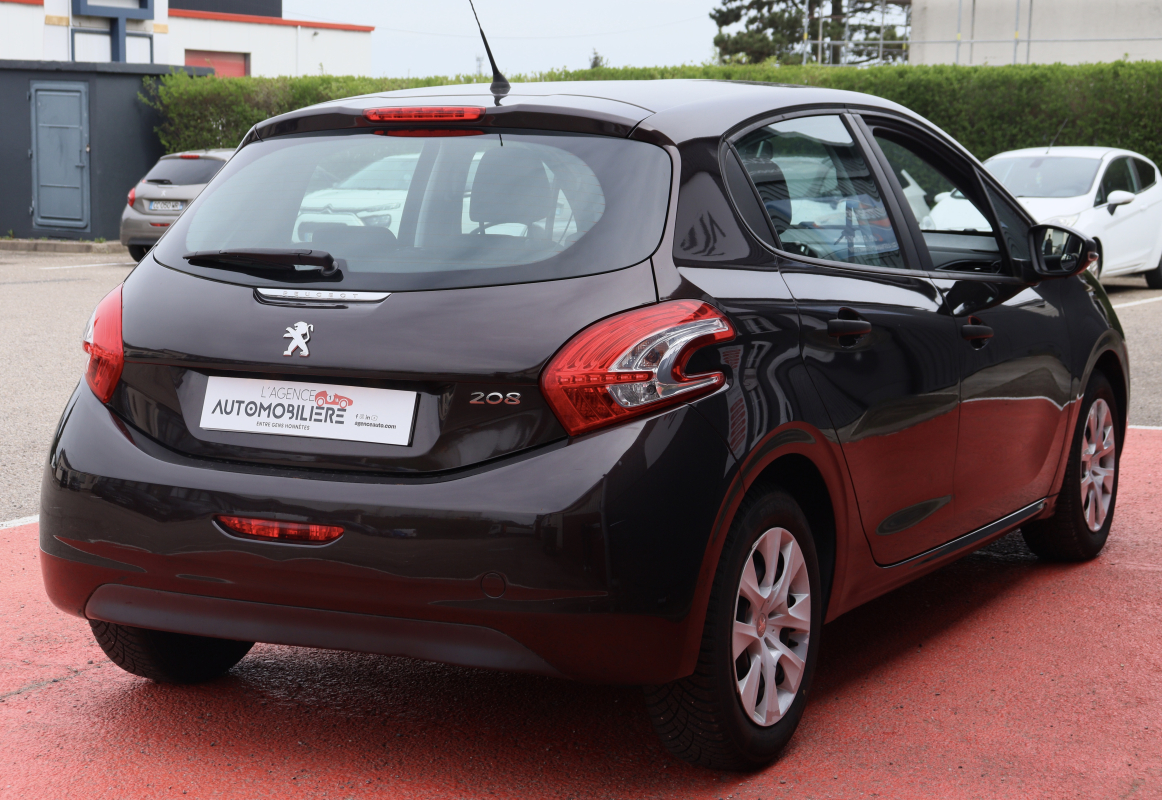 Peugeot 208 — 5