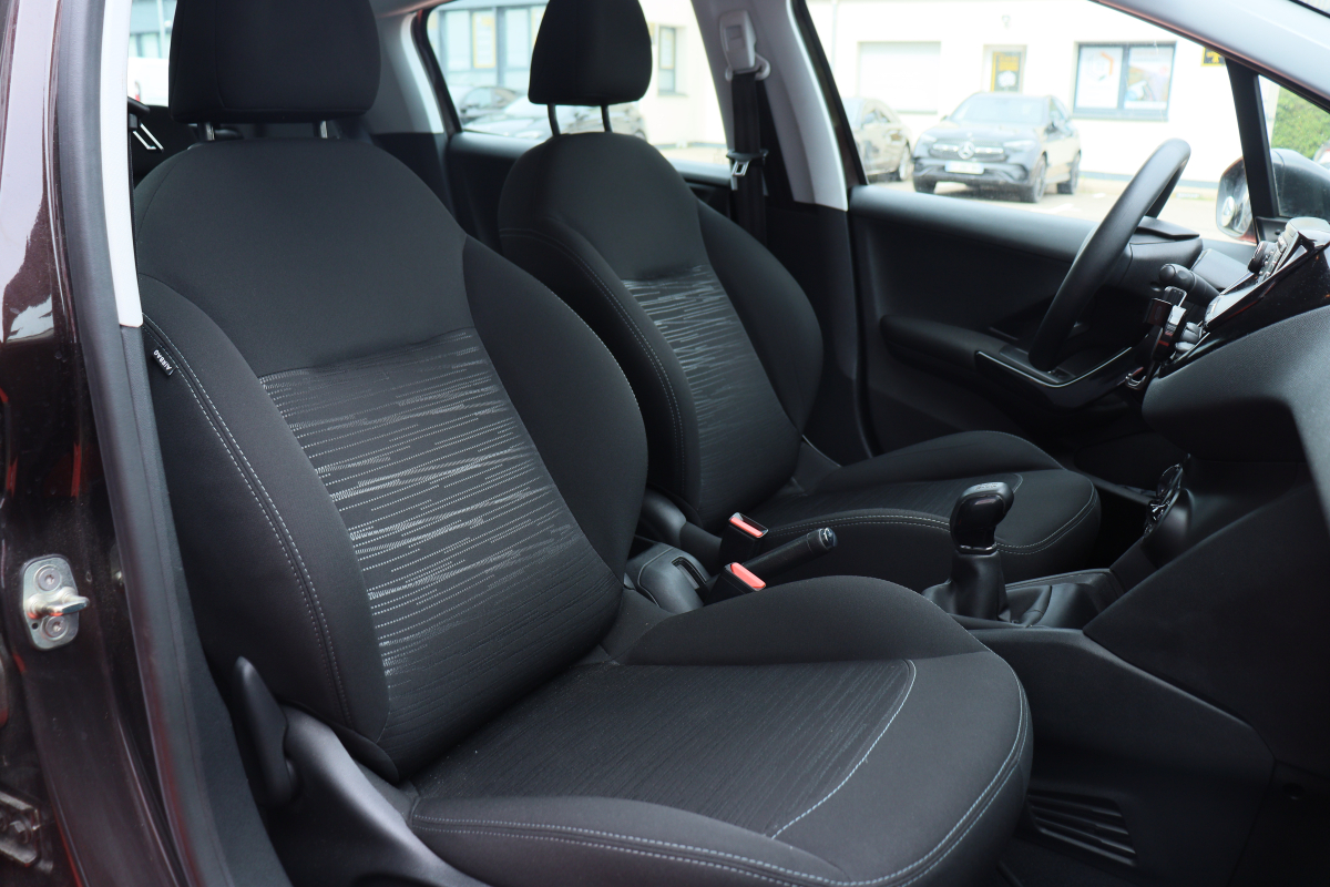 Peugeot 208 — 9
