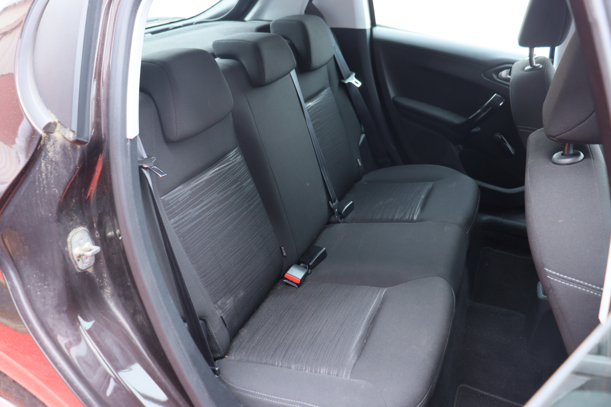 Peugeot 208 — 18