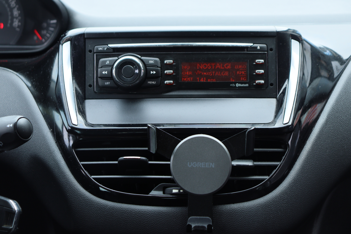 Peugeot 208 — 12