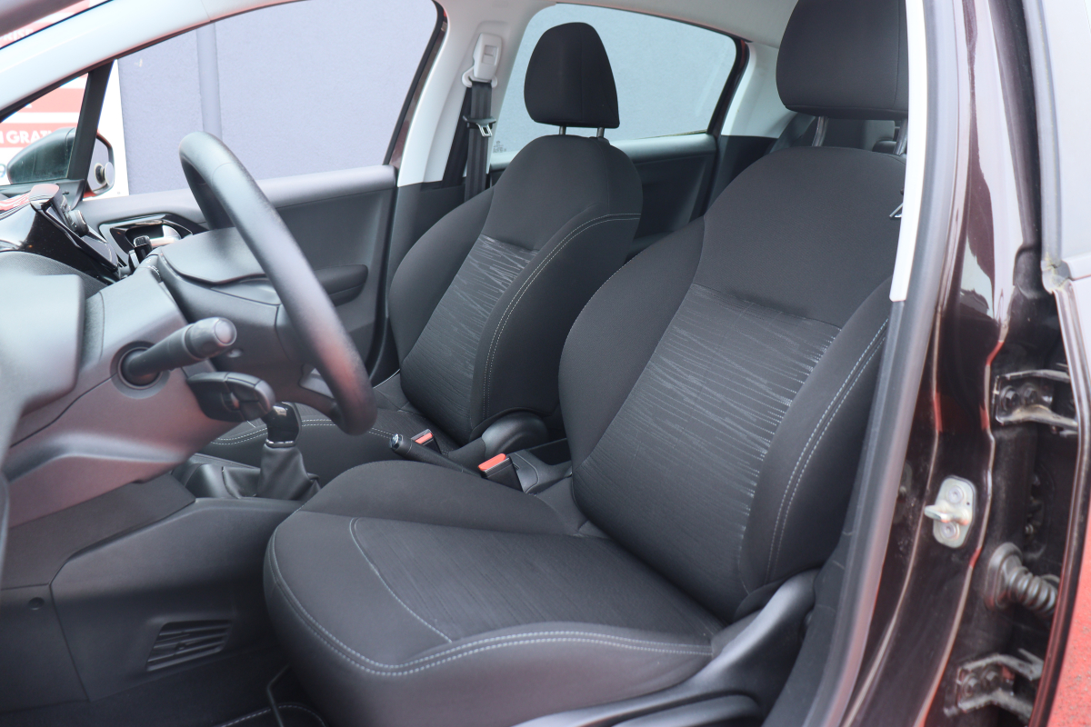 Peugeot 208 — 16