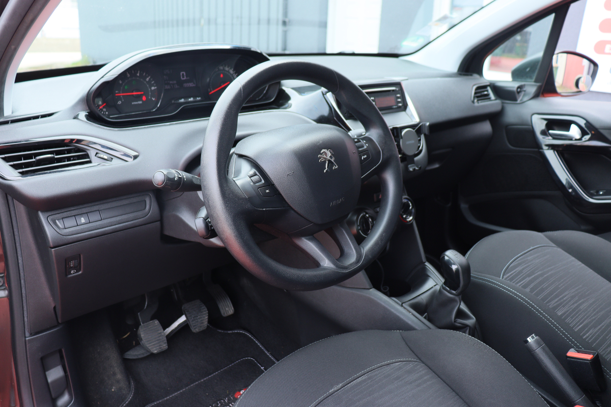 Peugeot 208 — 17