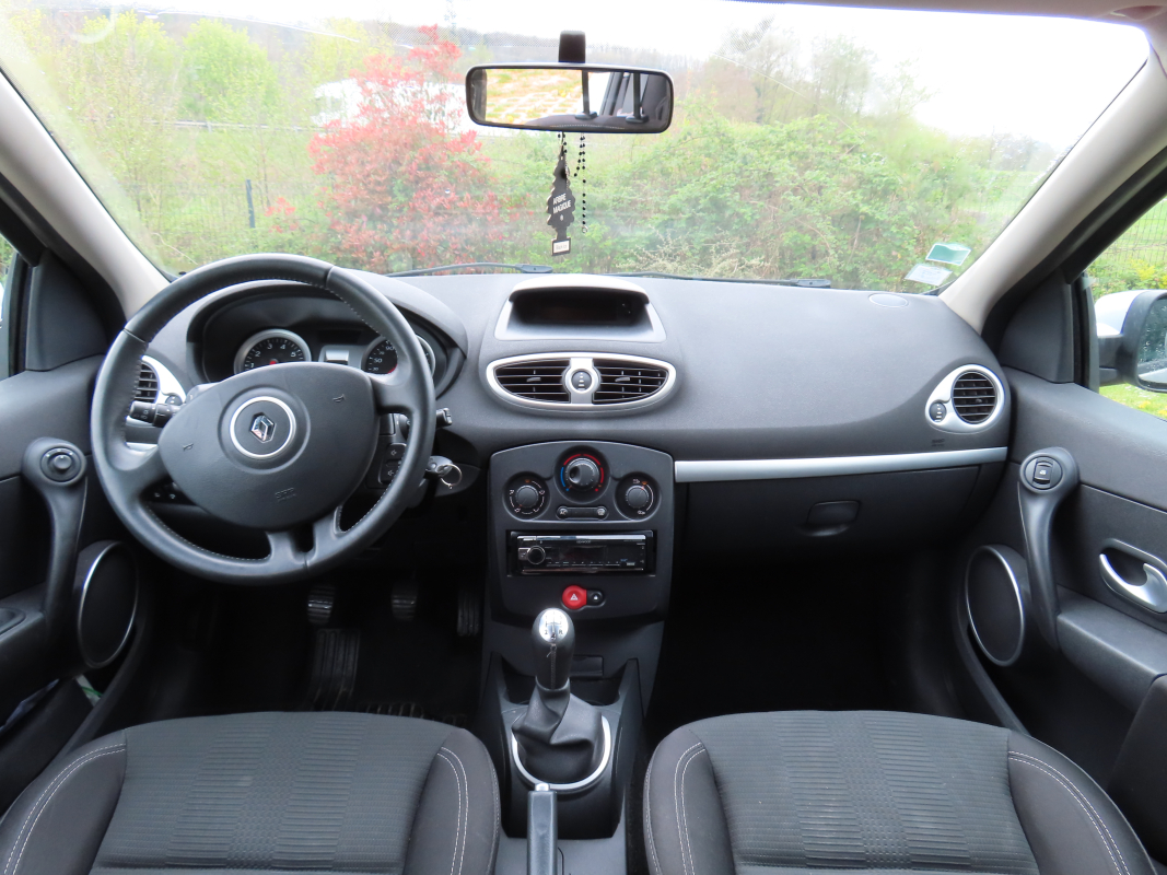 Renault Clio — 10