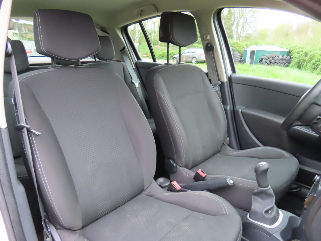 Renault Clio — 11