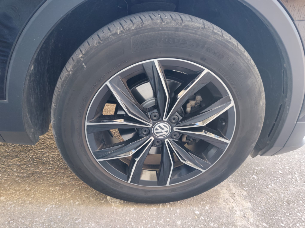 Volkswagen Tiguan — 24