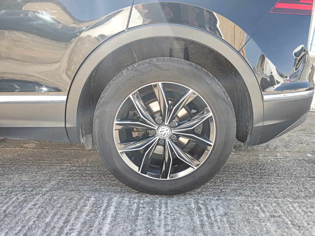 Volkswagen Tiguan — 27