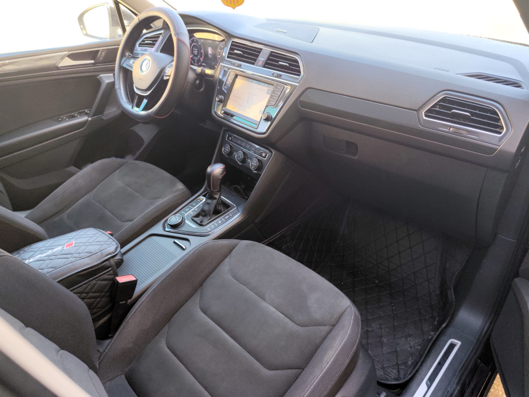 Volkswagen Tiguan — 12