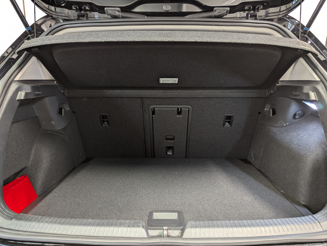 Volkswagen Golf — 32