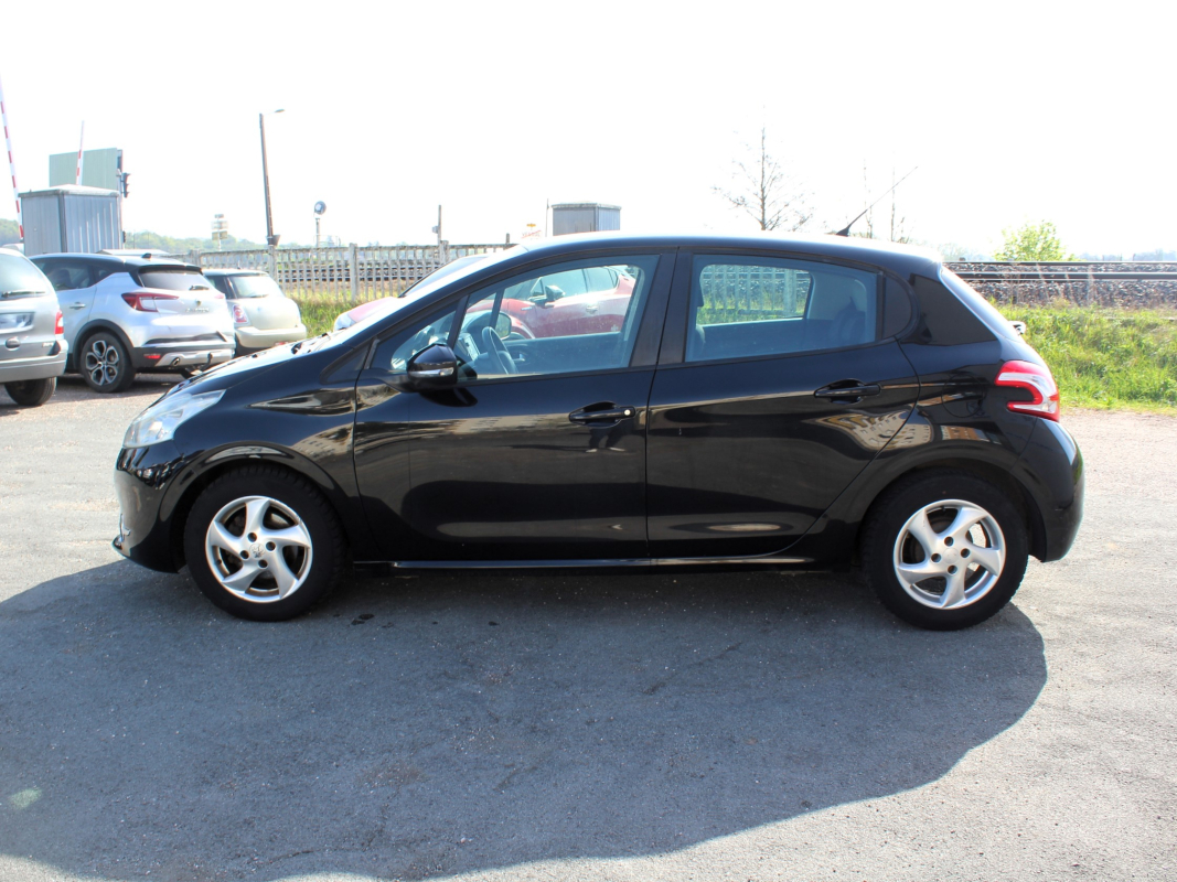 Peugeot 208 — 4
