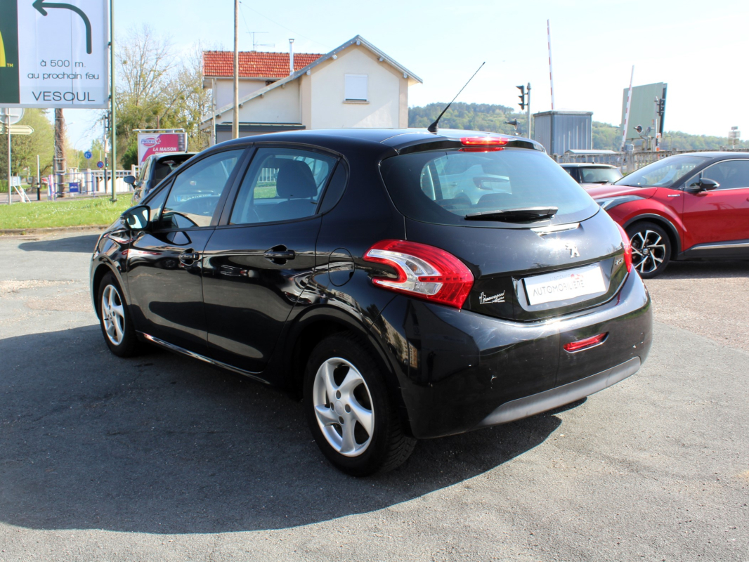 Peugeot 208 — 5