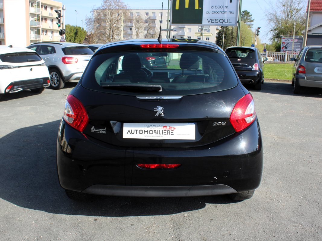 Peugeot 208 — 6