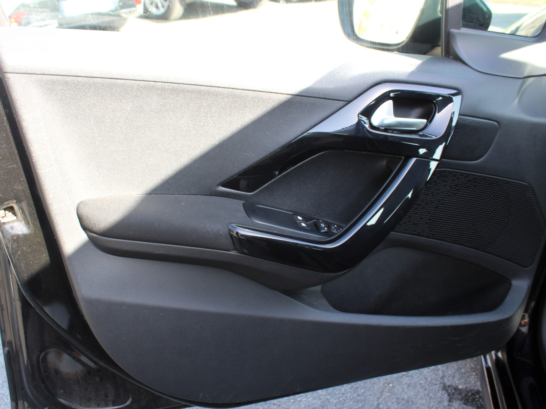 Peugeot 208 — 9
