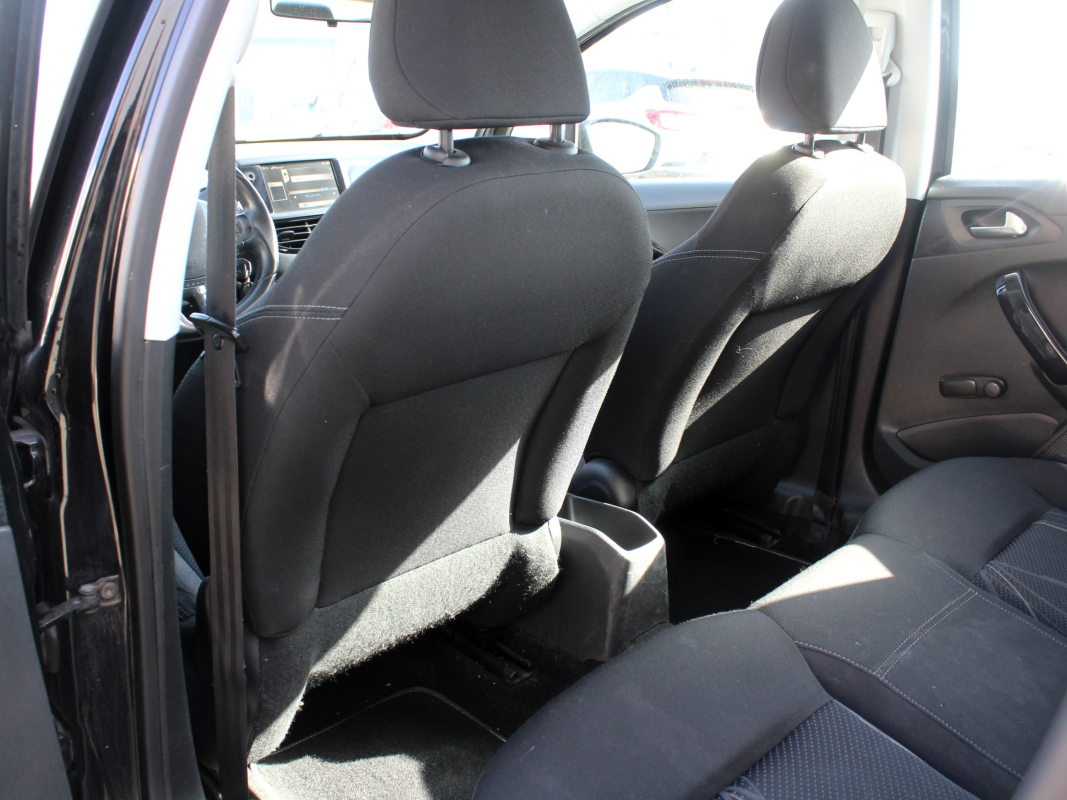 Peugeot 208 — 27
