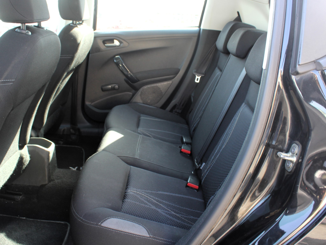Peugeot 208 — 11