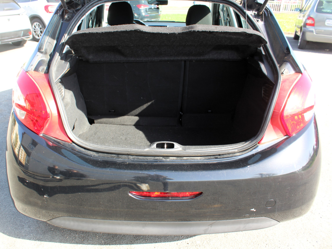 Peugeot 208 — 19