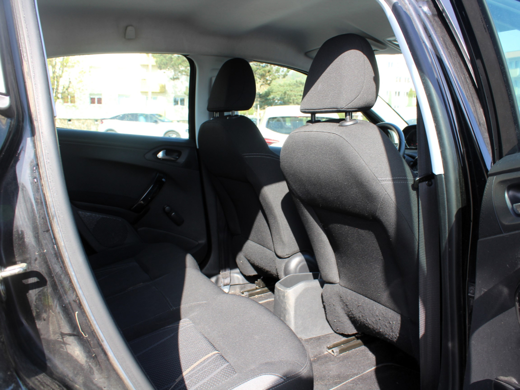 Peugeot 208 — 29
