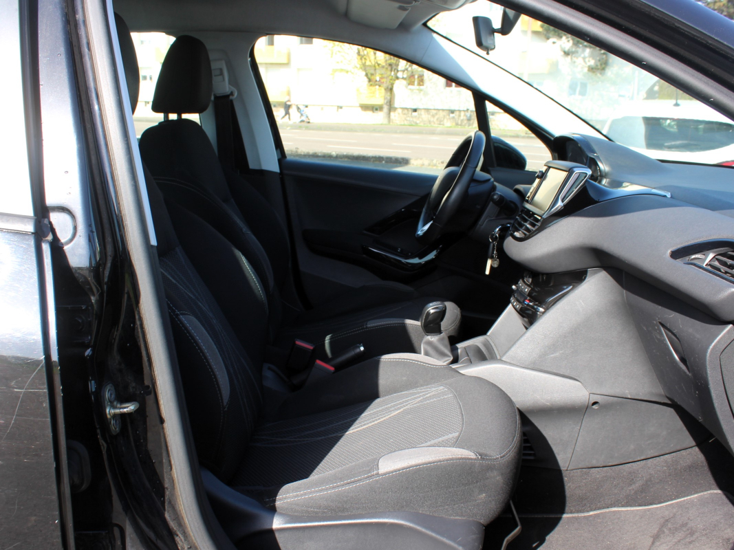 Peugeot 208 — 14