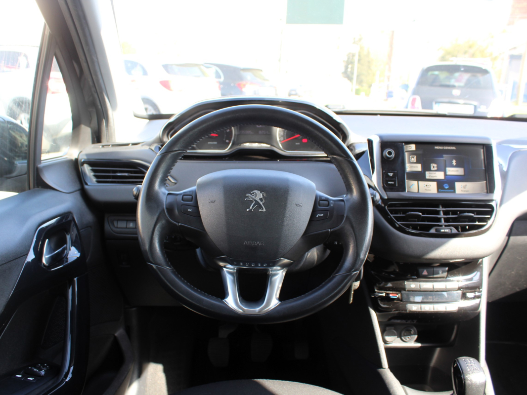 Peugeot 208 — 16