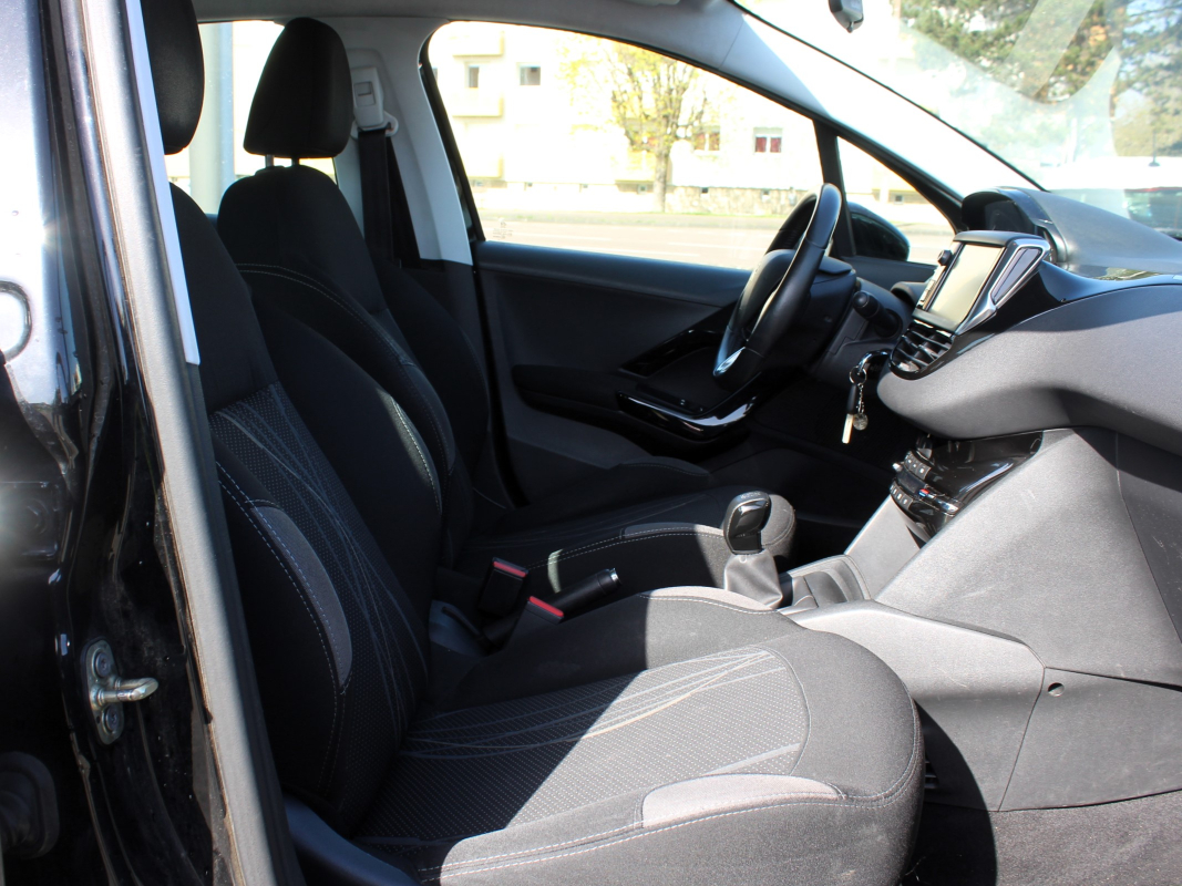 Peugeot 208 — 13