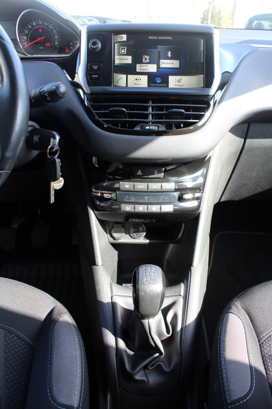 Peugeot 208 — 17